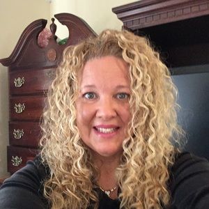 Meet your Posher, Elizabeth